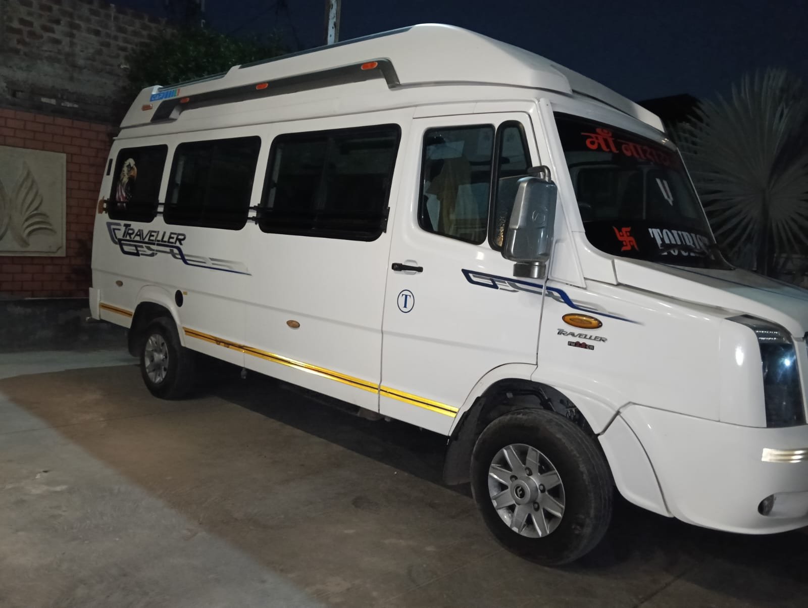 17 Seater Tempo Traveller rental in Indore — photo 3
